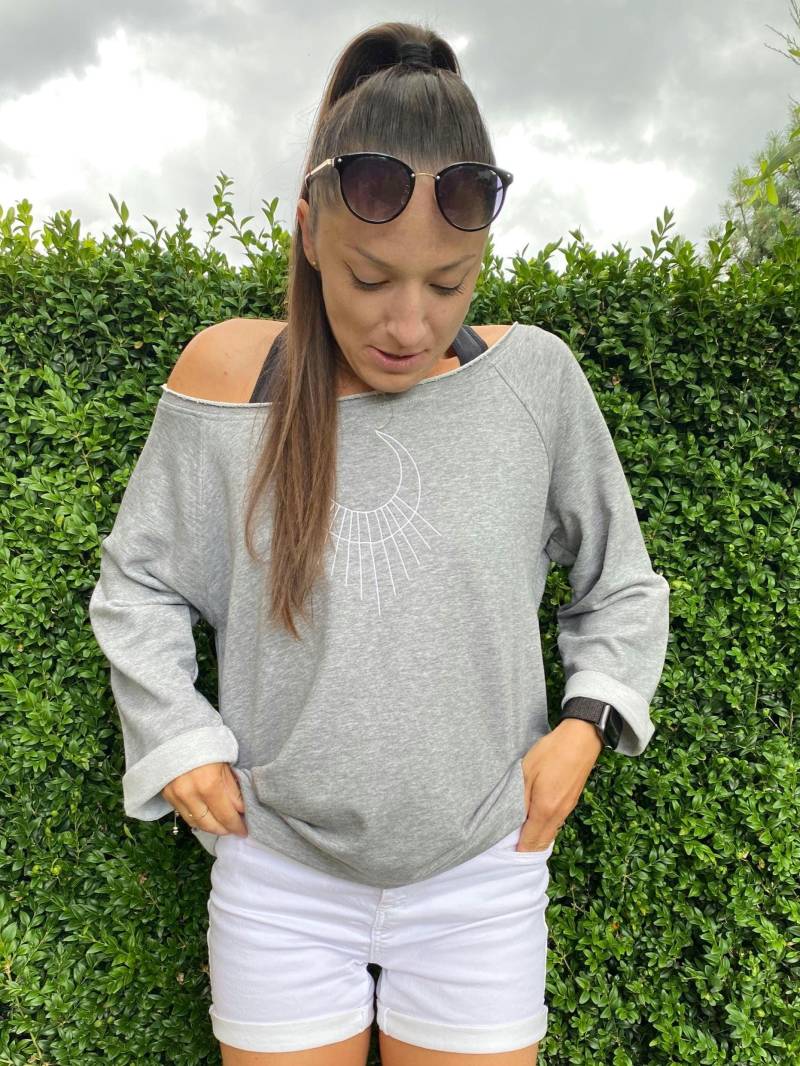 Rising Woman Design Oversized Flash Dance Sweatshirt Bio Baumwolle Stickerei Mit Weitem Hals von gypsypirate13