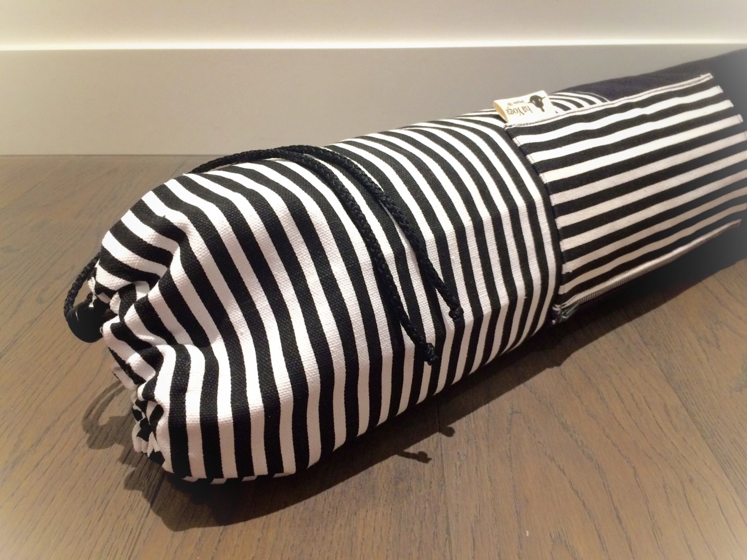 Hāyoga Mat Bag - Schwarz/Weiß Kontrast Hāyoga Mat Bag - Schwarz/Weiß Kontrast von haYoga