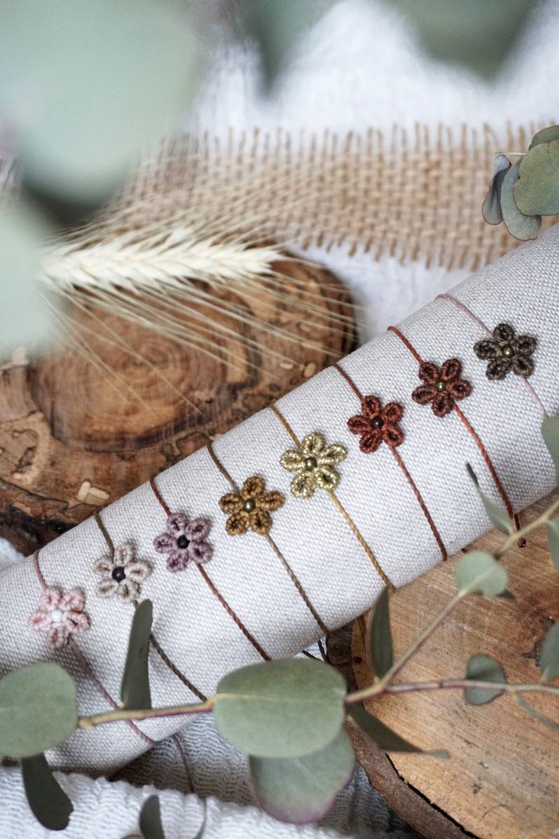 Makramee Armband Boho Blumen "Flora" Makramee Armband Boho Blumen "Flora" von habalii