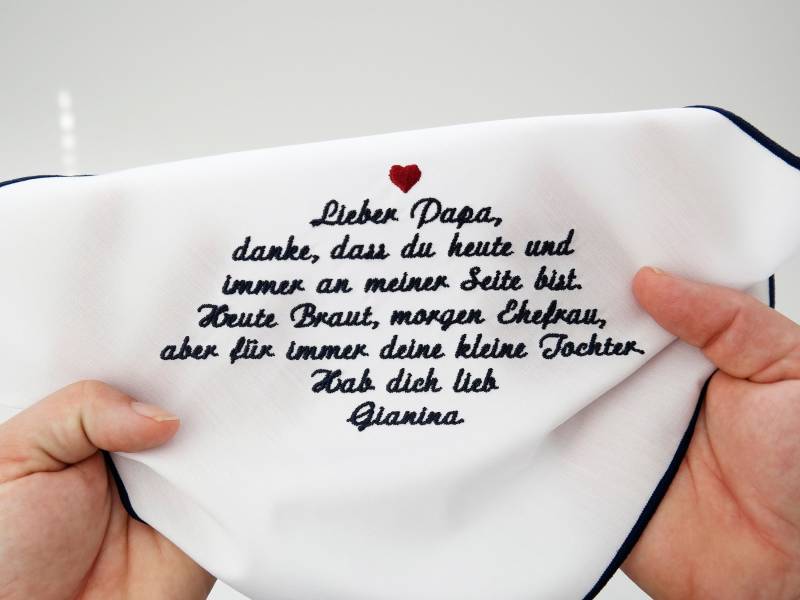 Besticktes Taschentuch/Einstecktuch Als Gastgeschenk Zur Hochzeit ⎮ Personalisiertes Stofftaschentuch Für Brautvater/Bräutigamvater Besticktes Taschentuch/Einstecktuch Als Gastgeschenk Zur Hochzeit ⎮ Personalisiertes Stofftaschentuch Für Brautvater/Bräutigamvater von habseligkeiten