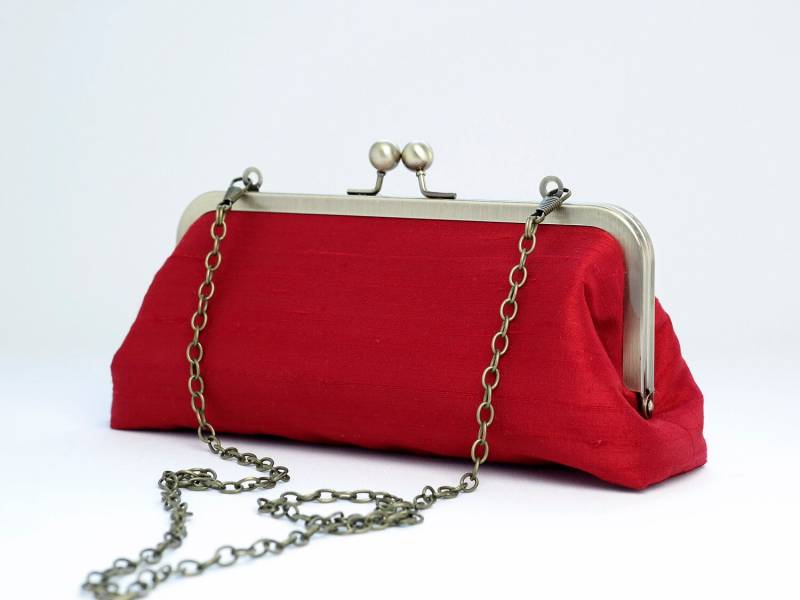 Rote Abendtasche Mit Klippverschluss; Seidentasche Zum Umhängen Freie Farbwahl; Clutch Seide Taschenbügel; 50Er Jahre Tasche Retro Rote Abendtasche Mit Klippverschluss; Seidentasche Zum Umhängen Freie Farbwahl; Clutch Seide Taschenbügel; 50Er Jahre Tasche Retro von habseligkeiten