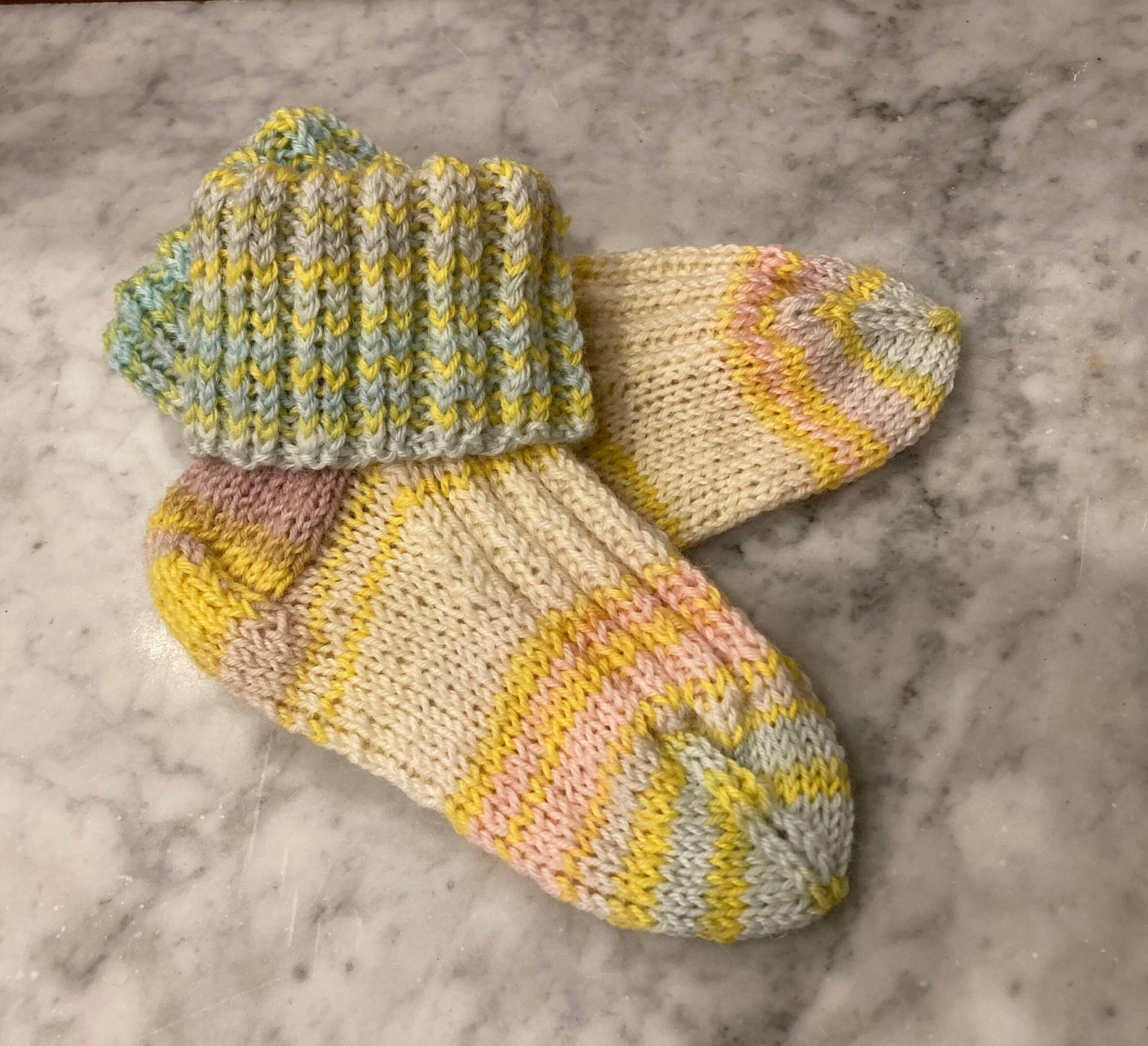 Gestrickte Kinderstrümpfe Gestrickte Kinderstrümpfe von haekelena
