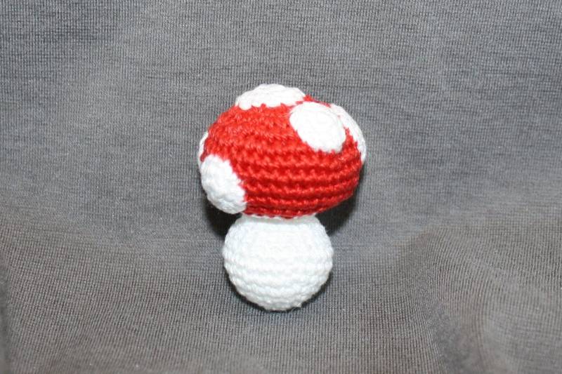 Amigurumi Glückspilz Mit Schlüsselanhänger von haekelmaeuse