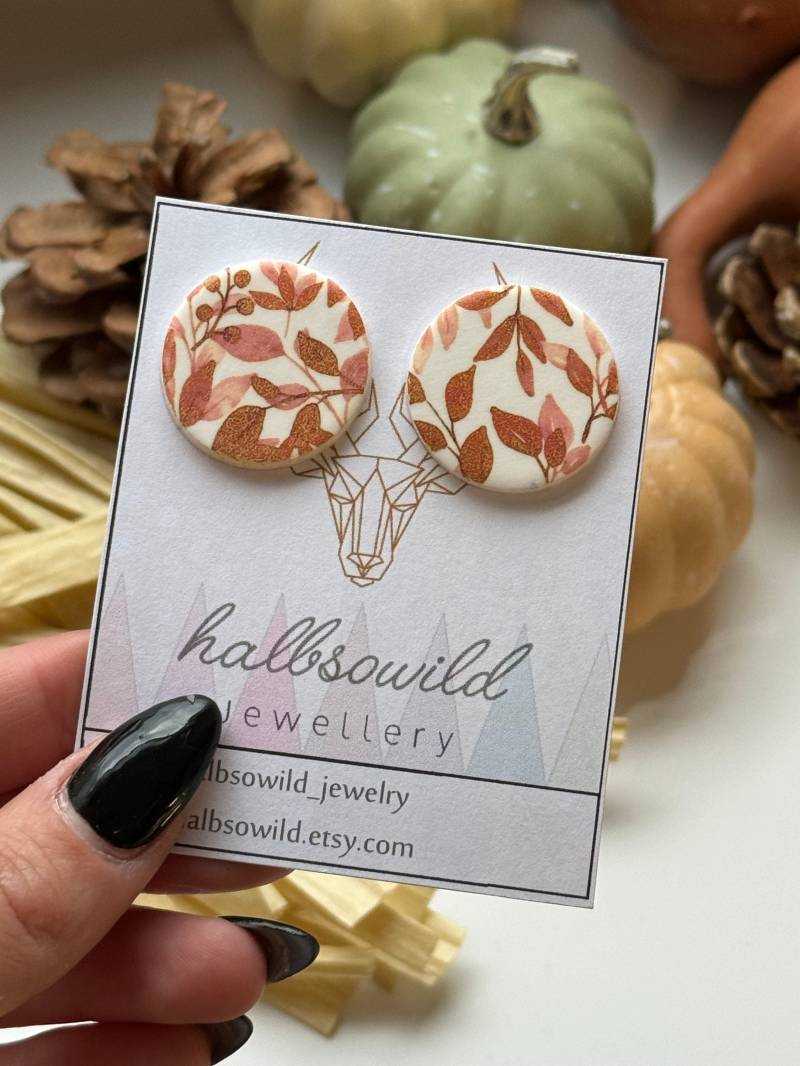 Matte Ohrstecker, Ohrringe Herbst, Kleine Braune Ohrringe, Herbstschmuck, Polymer Clay Ohrring, Geschenk, Weihnachtsgeschenk von halbsowild