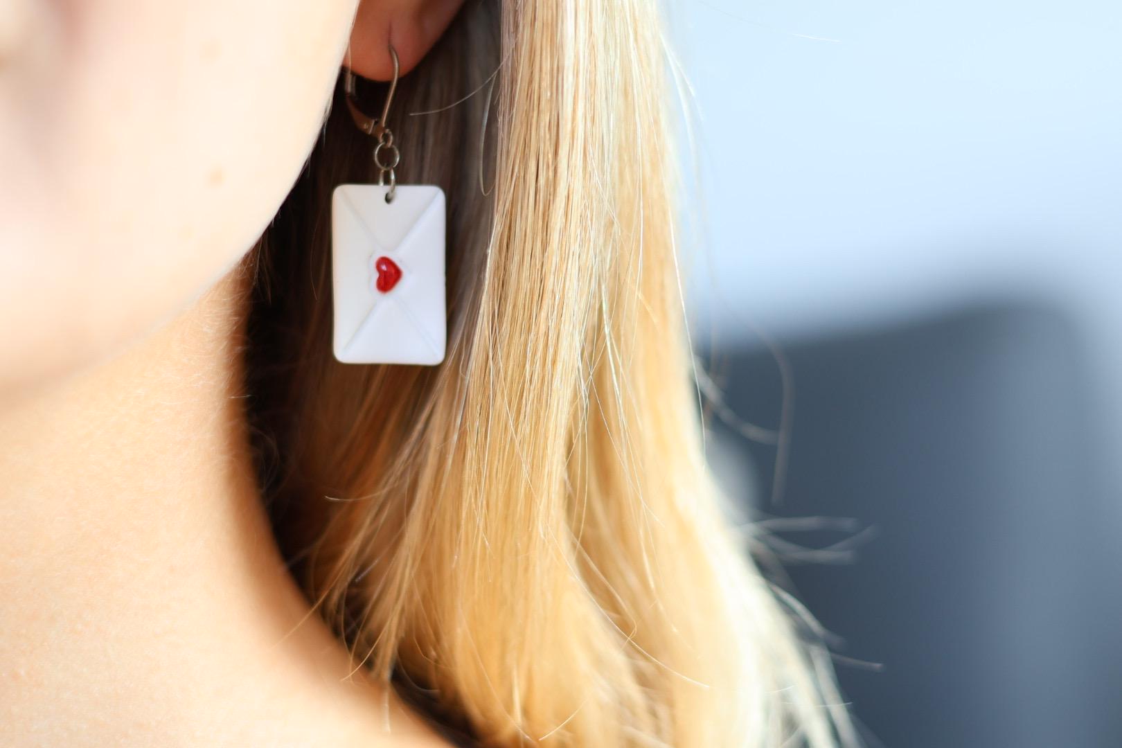 Ohrringe Kleiner Briefumschlag, Mit Herz, Fädelohrring Brief Polymer Clay Earrings, Geschenk Für Mama, Freundin von halbsowild
