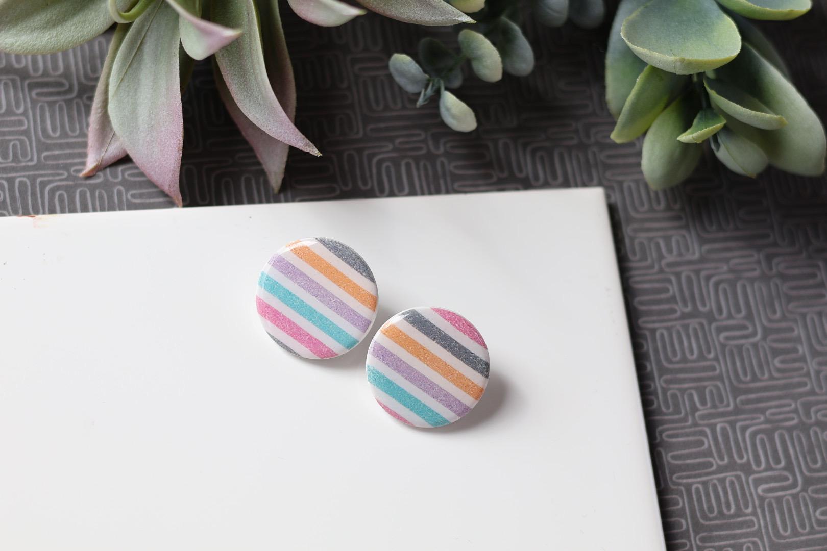 Ohrstecker Mit Bunten Streifen, Ohrringe Bunt, Runde Gestreift, Ohrringe, Geschenk Für Freundin, Muttertag, Clay Earrings von halbsowild