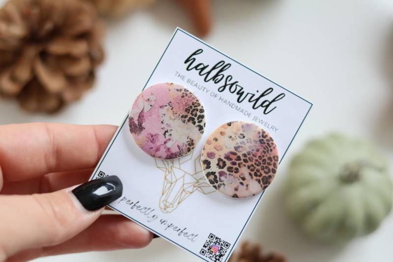 Ohrstecker Mit Leoparden Muster, Ohrringe, Große Runde Ohrstecker, Lila Leo Geschenk Für Freundin, Animal Print Earrings von halbsowild