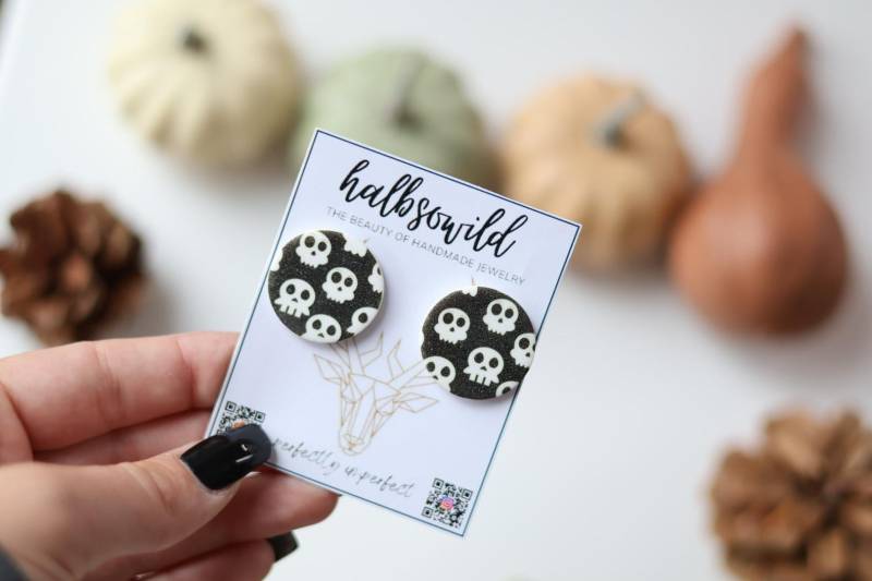 Totenkopf Ohrringe, Halloween Ohrstecker, Ohrstecker Mit Motiv, Gruselige Kleine Große Runde von halbsowild