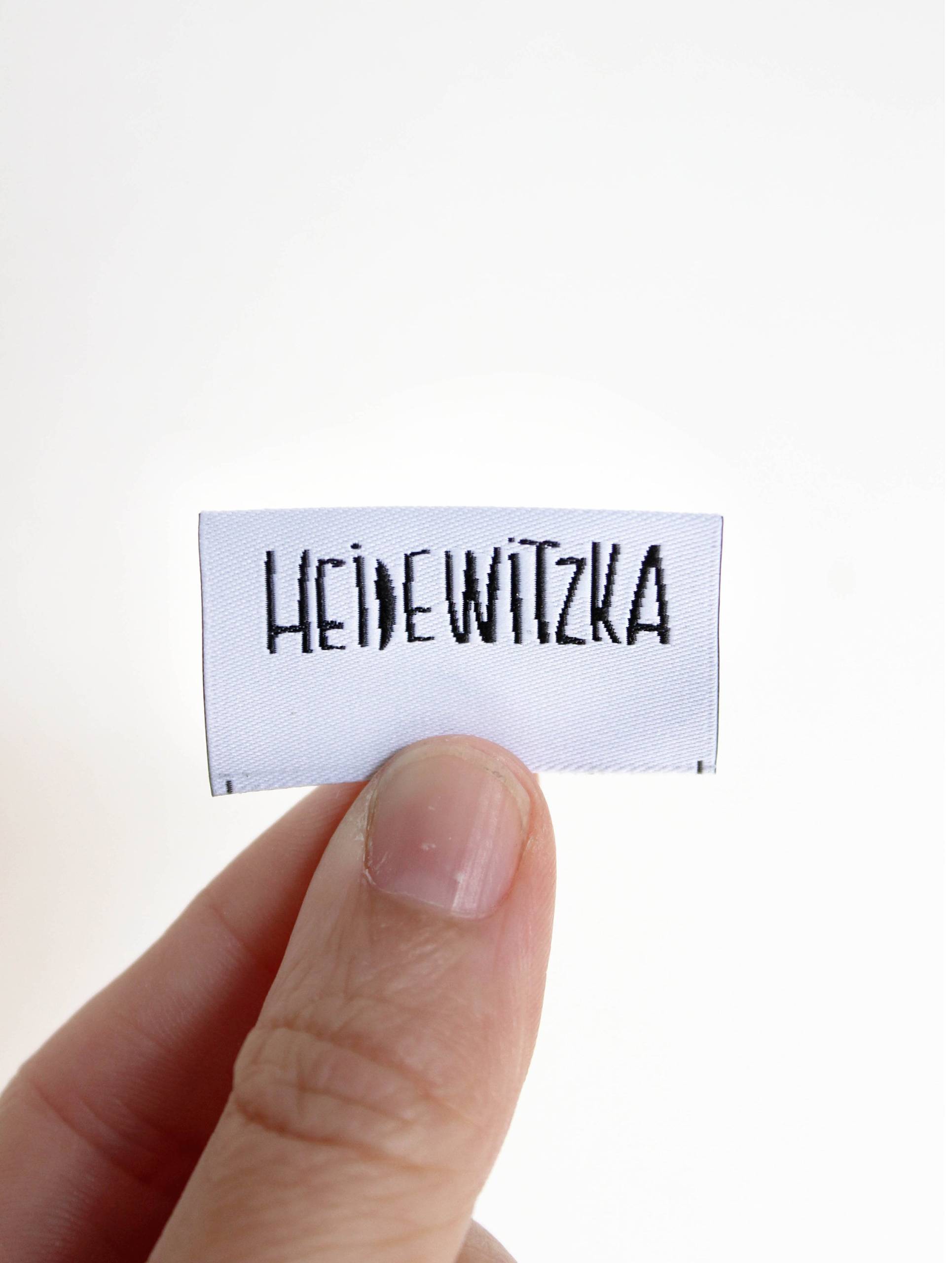 Etikett "Heidewitzka" | 3Er Set Recyceltes Polyester Nählabel Etikett "Heidewitzka" | 3Er Set Recyceltes Polyester Nählabel von halfbirdmona