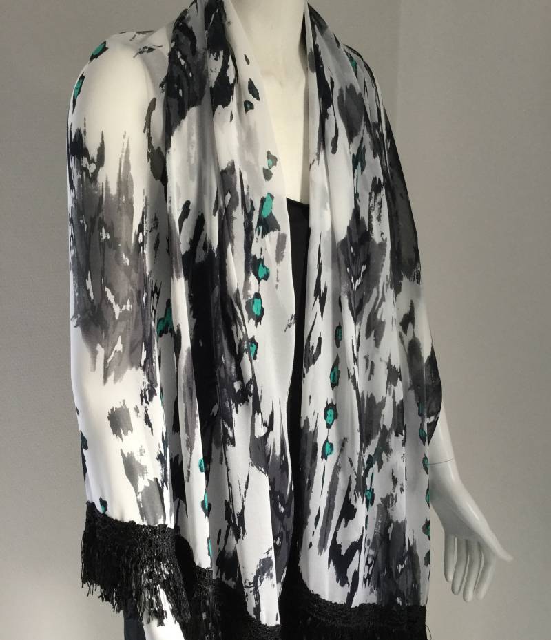 Frauen Schal, Handgefertigter Weißer Schwarzer Boho Schwarze Fransen von halletextiledesign