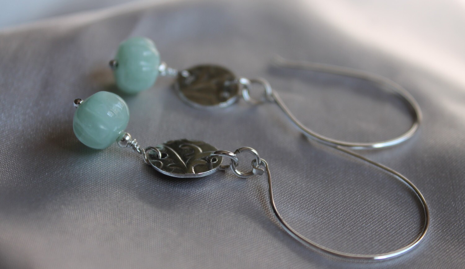 Sterling Silber Und Chalcedon Blumenohrringe. Ohrringe. Strukturierte Sterling Silber Und Chalcedon Blumenohrringe. Ohrringe. Strukturierte von halsavercreations