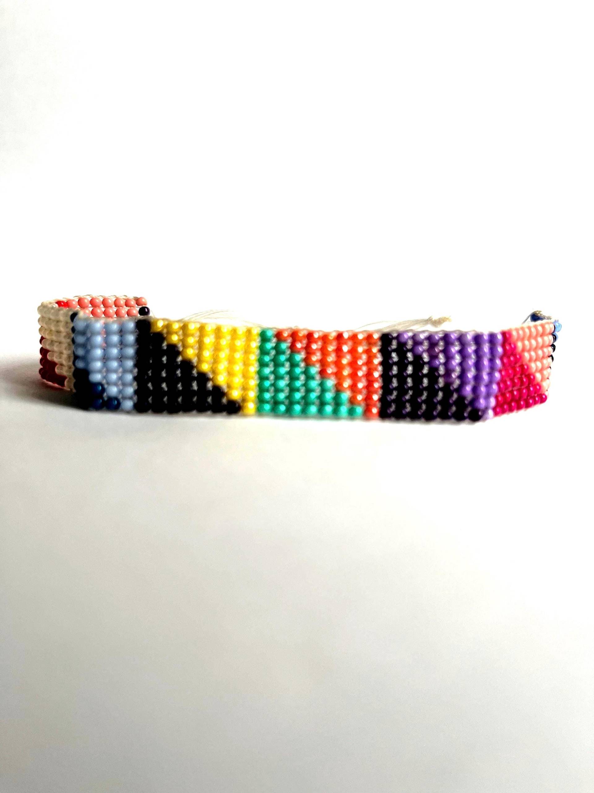 Handgefertigtes Perlenarmband Hakeln Bohemien Bunt Regenbogen Handgefertigtes Perlenarmband Hakeln Bohemien Bunt Regenbogen von handgefertigteperlen