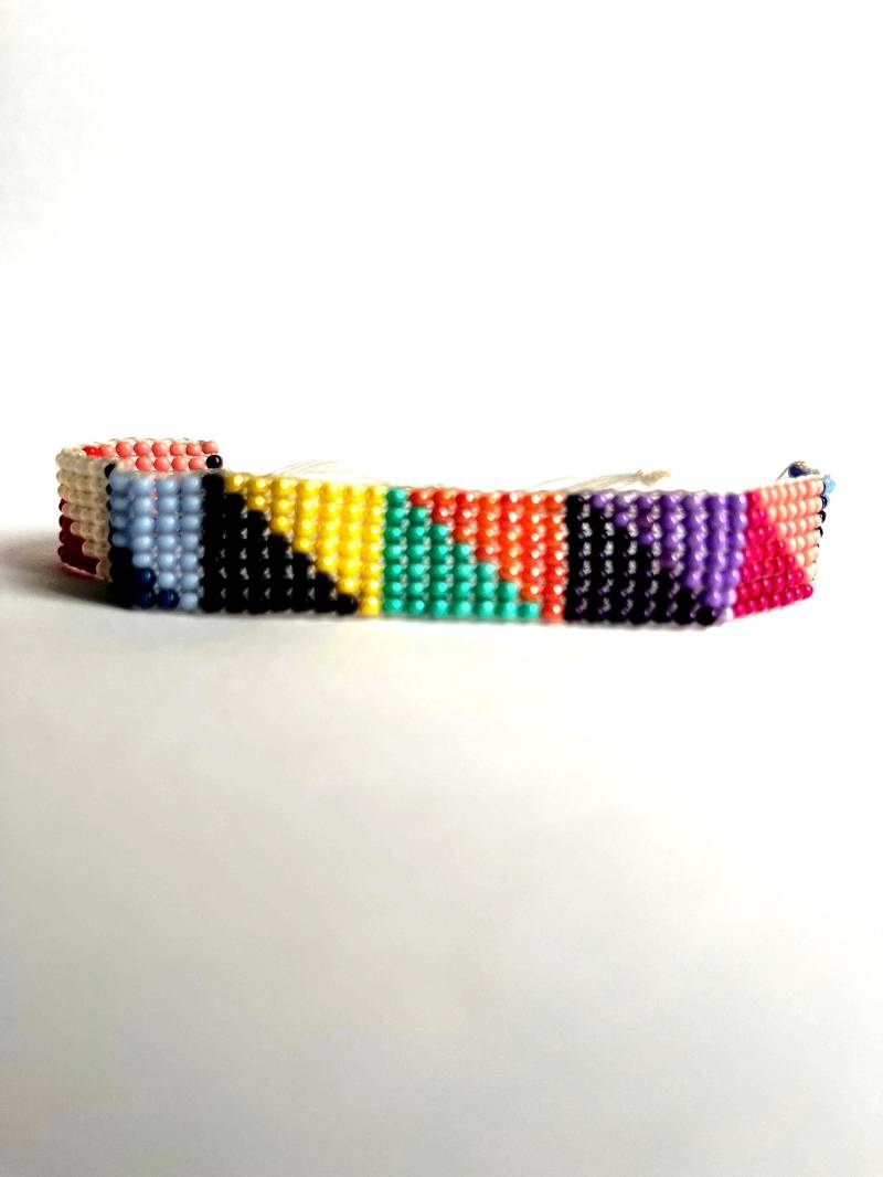 Handgefertigtes Perlenarmband Hakeln Bohemien Bunt Regenbogen Handgefertigtes Perlenarmband Hakeln Bohemien Bunt Regenbogen von handgefertigteperlen