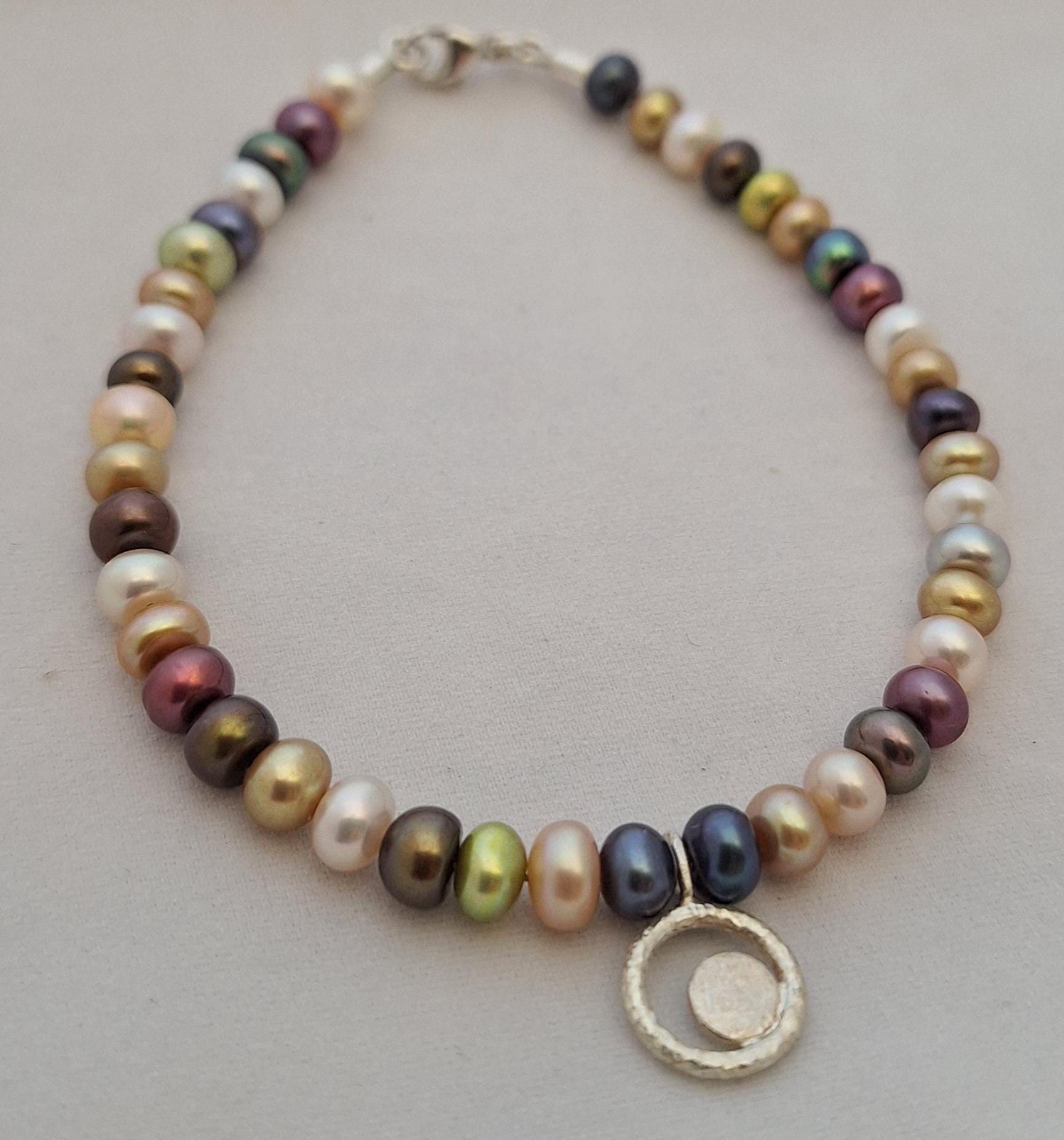 Armband Aus Bunten Süßwasserzuchtperlen Mit Verschluss Und Anhänger 925/-Silber Armband Aus Bunten Süßwasserzuchtperlen Mit Verschluss Und Anhänger 925/-Silber von handgemachtbyAS