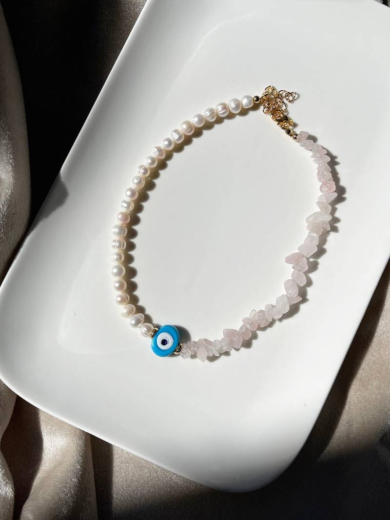 Splitterhalskette Mit Perlen Und Engelsauge Aus Glas Splitterhalskette Mit Perlen Und Engelsauge Aus Glas von handmadeJewelleery