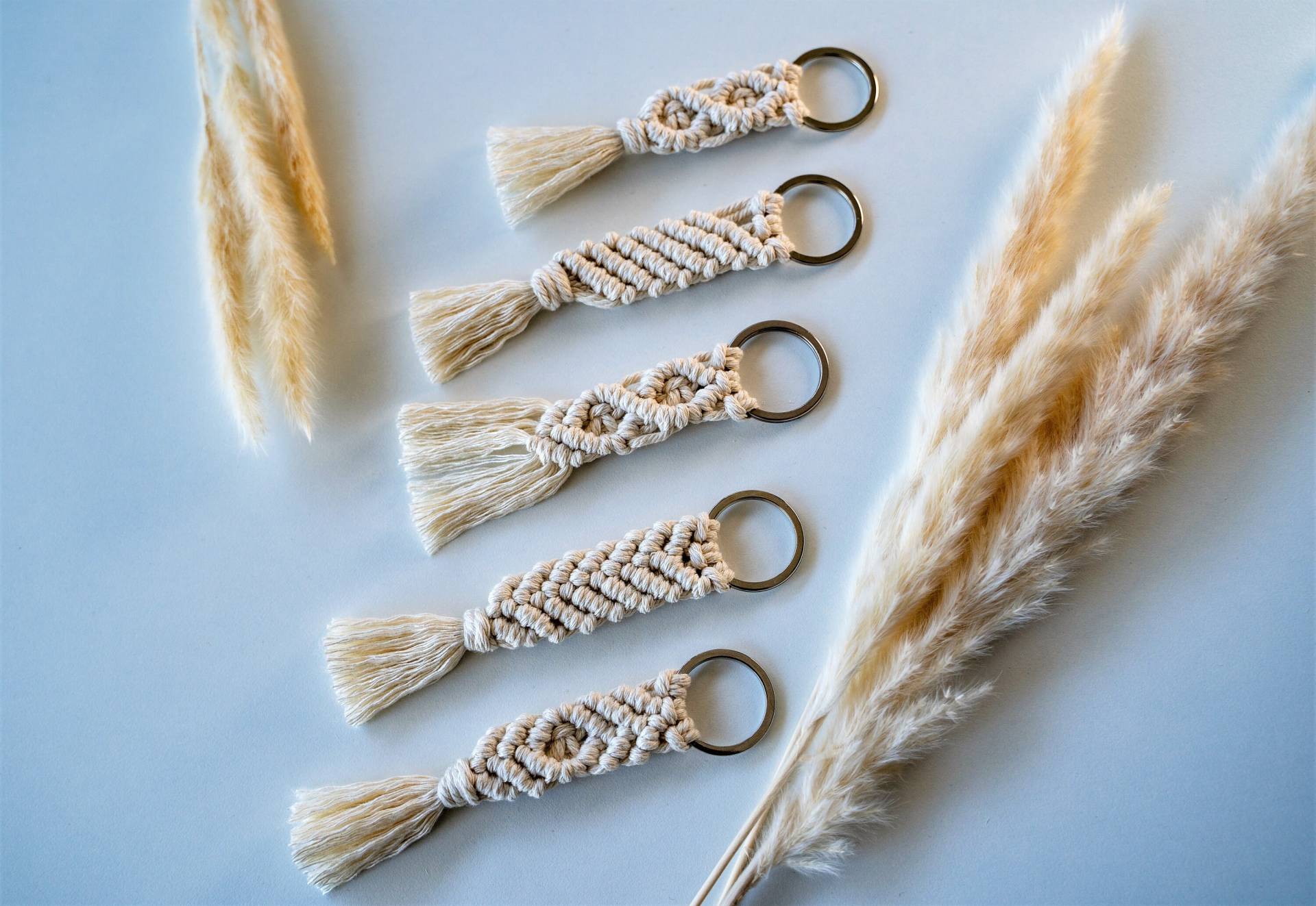 Makramee Schlüsselanhänger | Diverse Muster & Farben Makramee Schlüsselanhänger | Diverse Muster & Farben von handmadeMRA
