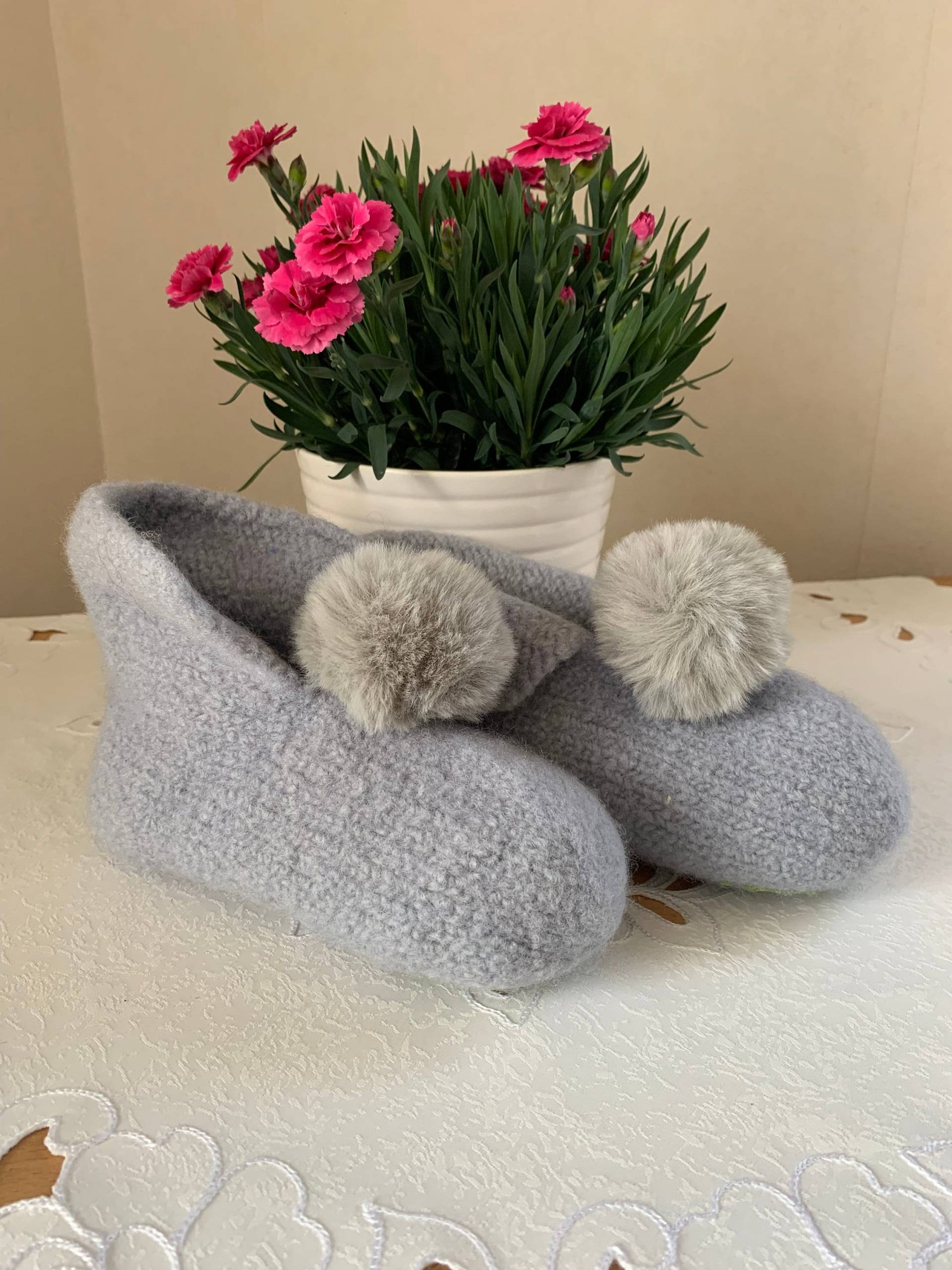 Hauschuhe, Filzschuhe in Größe 37 Hauschuhe, Filzschuhe in Größe 37 von handmadebyIrViNa