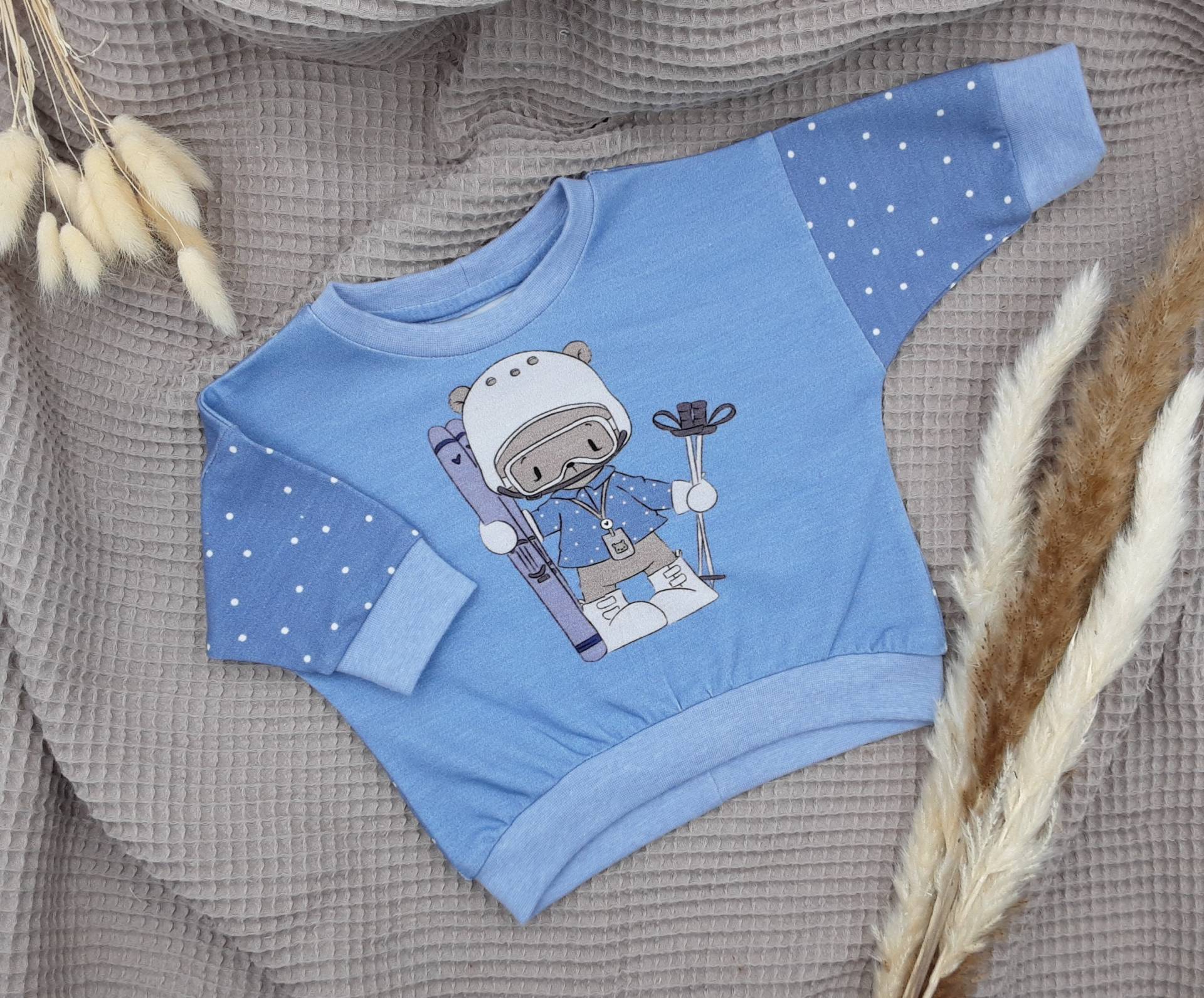 Oversized Sweater/Pullover Junge Mit Skifahrer in Blau von handmadebyalexK