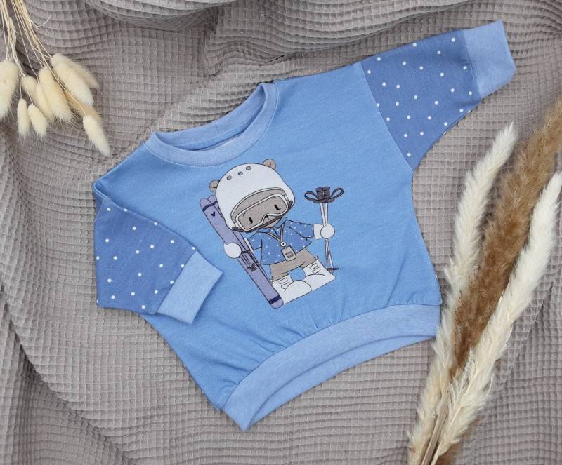 Oversized Sweater/Pullover Junge Mit Skifahrer in Blau von handmadebyalexK