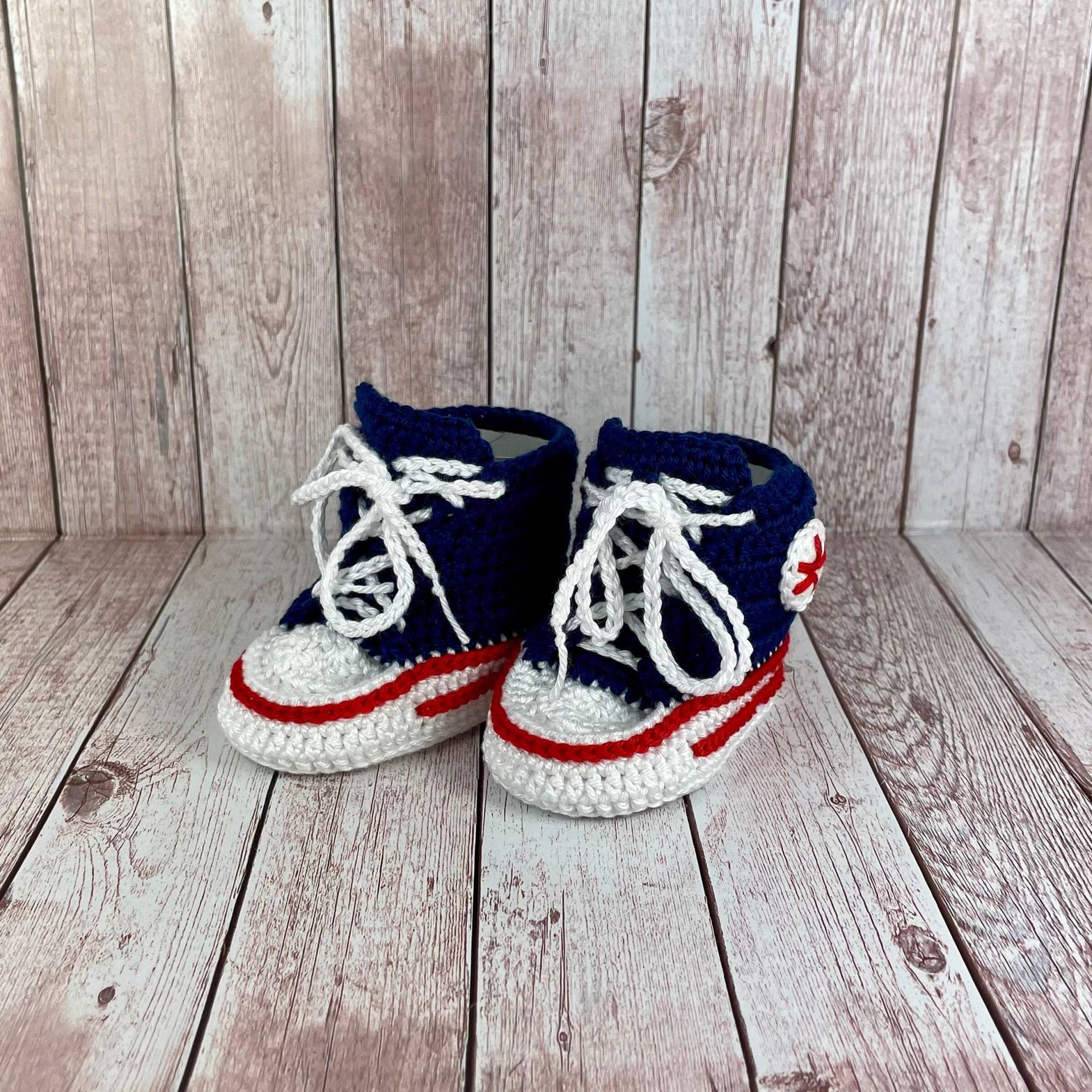Babyschuhe, Turnschuhe, Sneaker, Gehäkelt, Gestrickt, Babyturnschuhe, Babysocken 9 cm, Dunkelblau, Fussballschuhe Baby von handmadebyhe84