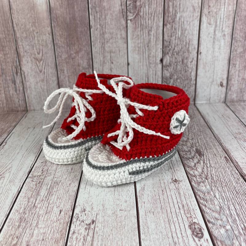 Babyschuhe Gehäkelt Turnschuhe Sneaker Baby Gestrickt Babyturnschuhe Babysocken Rot Geschenk Geburt Mädchen von handmadebyhe84