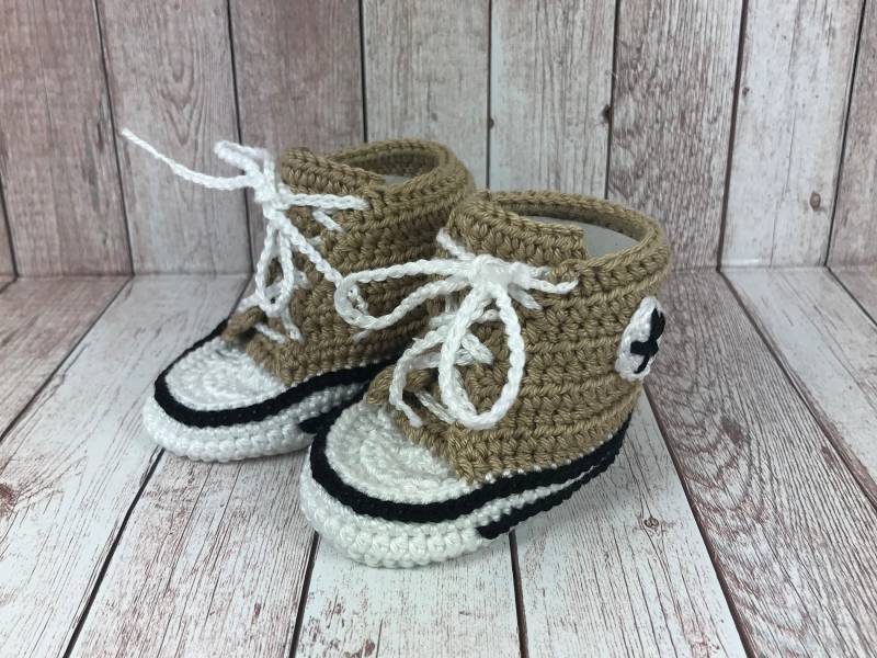Babyschuhe Gestrickt Sneaker Gehäkelt Baby Schuhe Turnschuhe Beige Geschenk Geburt von handmadebyhe84