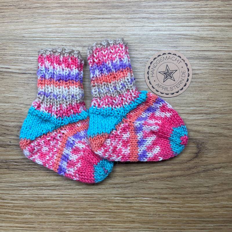 Babysocken Gestrickt 15 - 17 Babysöckchen Aus Wolle Erstlingssocken Geschenk Geburt Baby Ringelsocken Bunt von handmadebyhe84