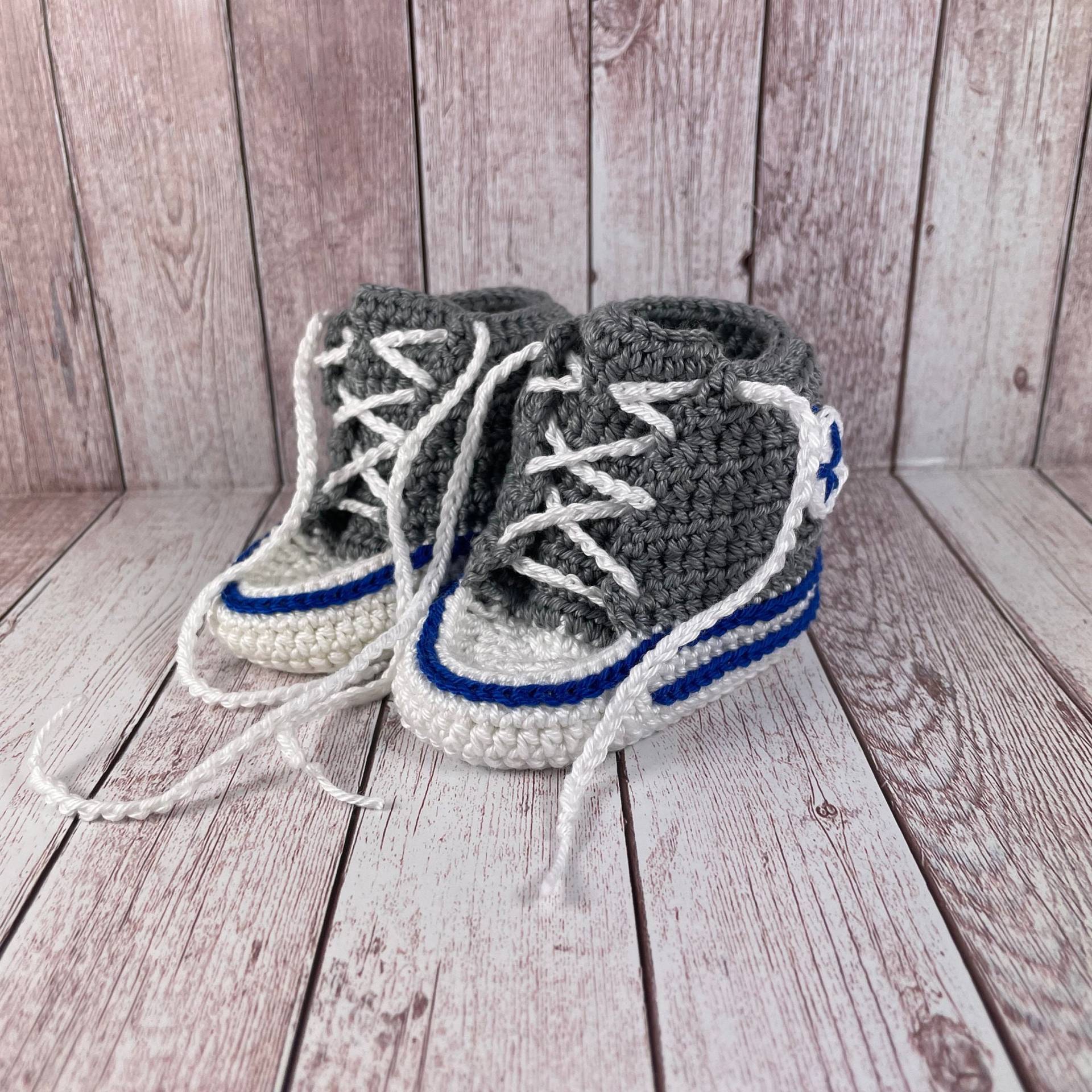 Babyturnschuhe Gehäkelt Strickschuhe Baby Babyschuhe Grau Geschenk Geburt Gestrickte Babysocken von handmadebyhe84