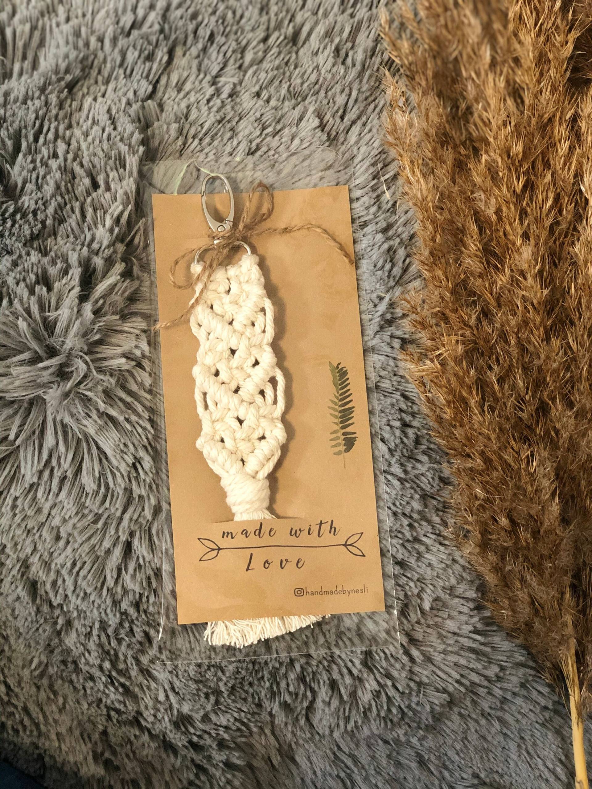 Personalisierte Makramee Schlüsselanhänger Personalisierte Makramee Schlüsselanhänger von handmadebynesli