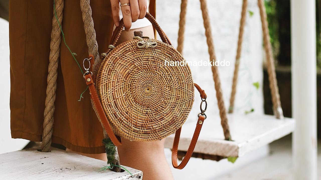 Sale Bali Zwei Möglichkeiten Lotus Rattan Tasche, Ata Gras Crossbody Strohtasche, Boho Sommer & Herbst Gewebte Frauen Geschenkidee von handmadekiddo