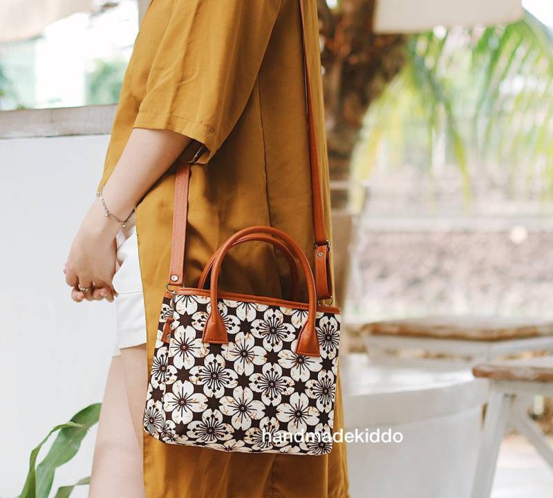 Sale Batik Handtasche Mit Verstellbarem Langen Riemen, Crossbody Tasche, Boho Sommer & Herbst Gewebte Strohtasche, Frauen Geschenkideen von handmadekiddo