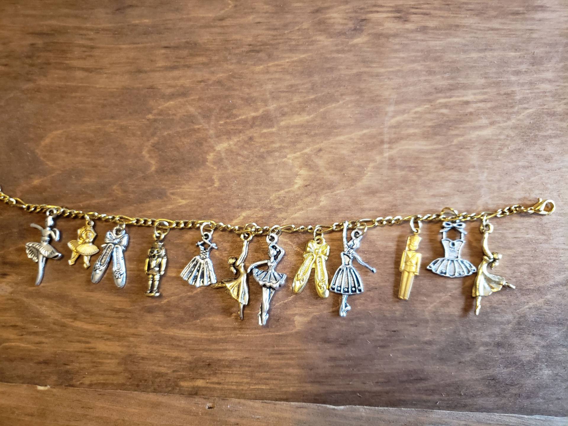 Ballett Armband Mit Nussknacker Handgemachte Viktorian Vintage Recycled Mode - Und Kostümschmuck 12 Einzigartigen Reizen Ballett Armband Mit Nussknacker Handgemachte Viktorian Vintage Recycled Mode - Und Kostümschmuck 12 Einzigartigen Reizen von handsoftimebyjudith