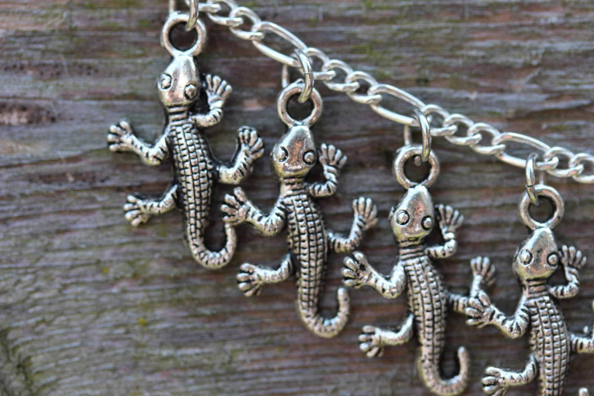 Eidechsen Beardeddragons Reptilien Amphibien Gecko Armband Handmade Steampunk Vintage Victorian Recycled Kostüm Schmuck Silber 12 Reize Eidechsen Beardeddragons Reptilien Amphibien Gecko Armband Handmade Steampunk Vintage Victorian Recycled Kostüm Schmuck Silber 12 Reize von handsoftimebyjudith