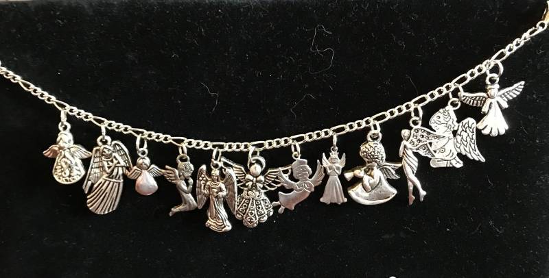 Engel Armband Handmade Viktorian Vintage Recycled Mode Und Kostüm Schmuck Mit 12 Einzigartigen Verschiedenen Anhängern. Kostenloser Versand Möglich Engel Armband Handmade Viktorian Vintage Recycled Mode Und Kostüm Schmuck Mit 12 Einzigartigen Verschiedenen Anhängern. Kostenloser Versand Möglich von handsoftimebyjudith