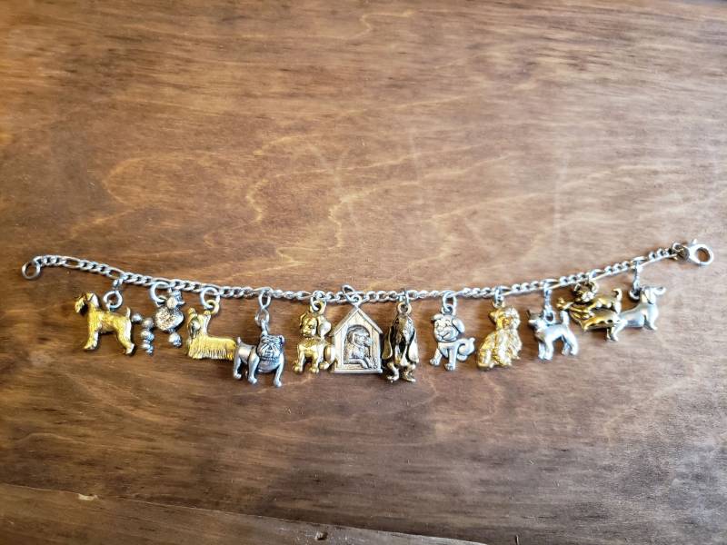 Hundeliebhaber Armband Handmade Vintage Recycled Victorian Kostüm Und Modeschmuck W/12 Verschiedene Charms. Kostenloser Versand Möglich Hundeliebhaber Armband Handmade Vintage Recycled Victorian Kostüm Und Modeschmuck W/12 Verschiedene Charms. Kostenloser Versand Möglich von handsoftimebyjudith