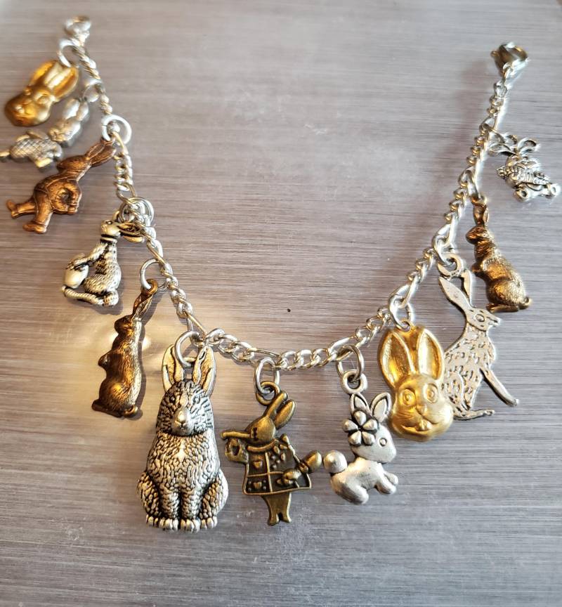 Kaninchen Armband Handmade Vintage Recycled Victorian Mode Und Kostüm Schmuck Mit 12 Einzigartigen Verschiedenen Reizen. Kostenloser Versand Möglich Kaninchen Armband Handmade Vintage Recycled Victorian Mode Und Kostüm Schmuck Mit 12 Einzigartigen Verschiedenen Reizen. Kostenloser Versand Möglich von handsoftimebyjudith