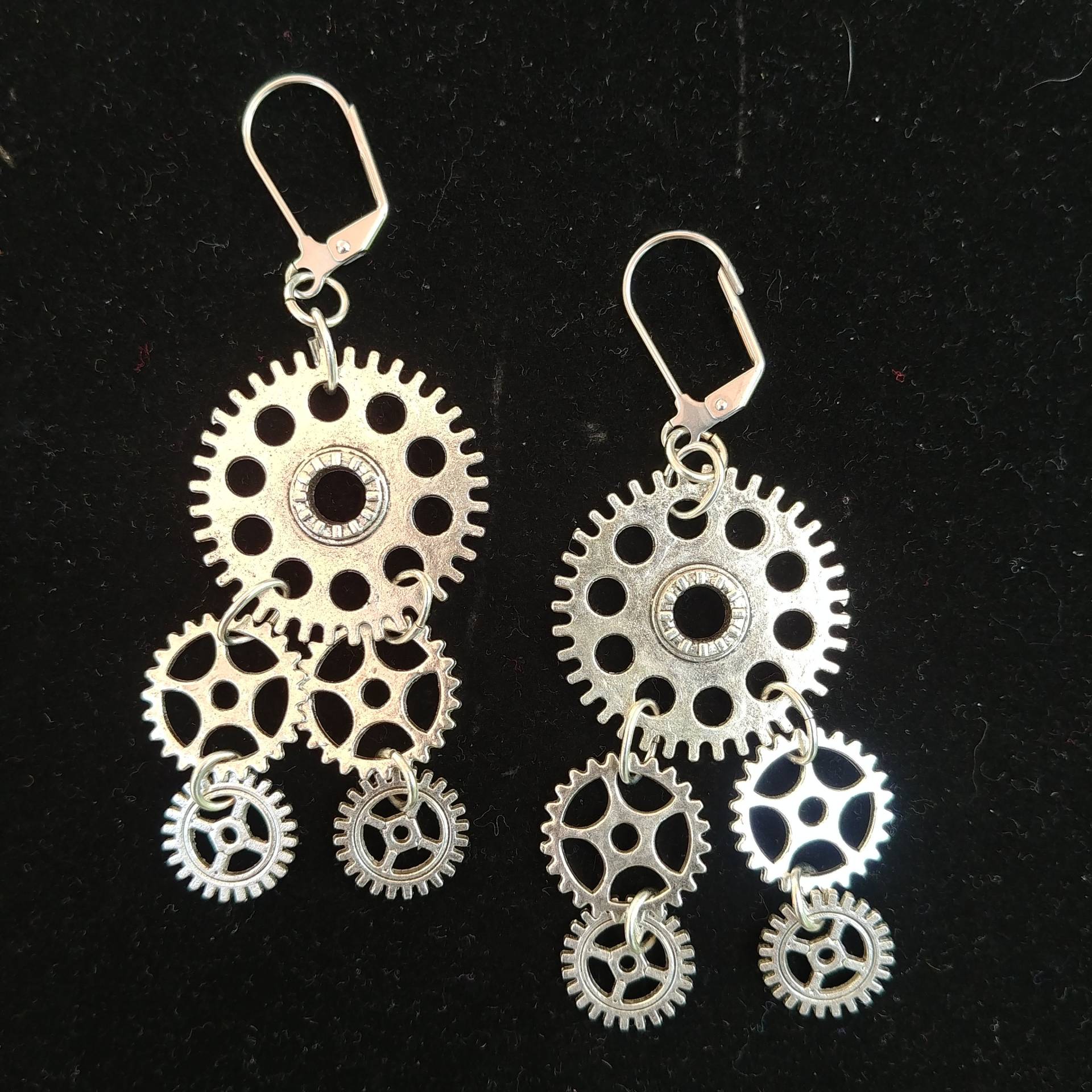 Ohrringe Steampunk Handgemacht. Uhrenteil Räder Und Zahnräder, Recycle Vintage Mode Trachtenschmuck Geringes Gewicht. Kostenloser Versand Möglich Ohrringe Steampunk Handgemacht. Uhrenteil Räder Und Zahnräder, Recycle Vintage Mode Trachtenschmuck Geringes Gewicht. Kostenloser Versand Möglich von handsoftimebyjudith