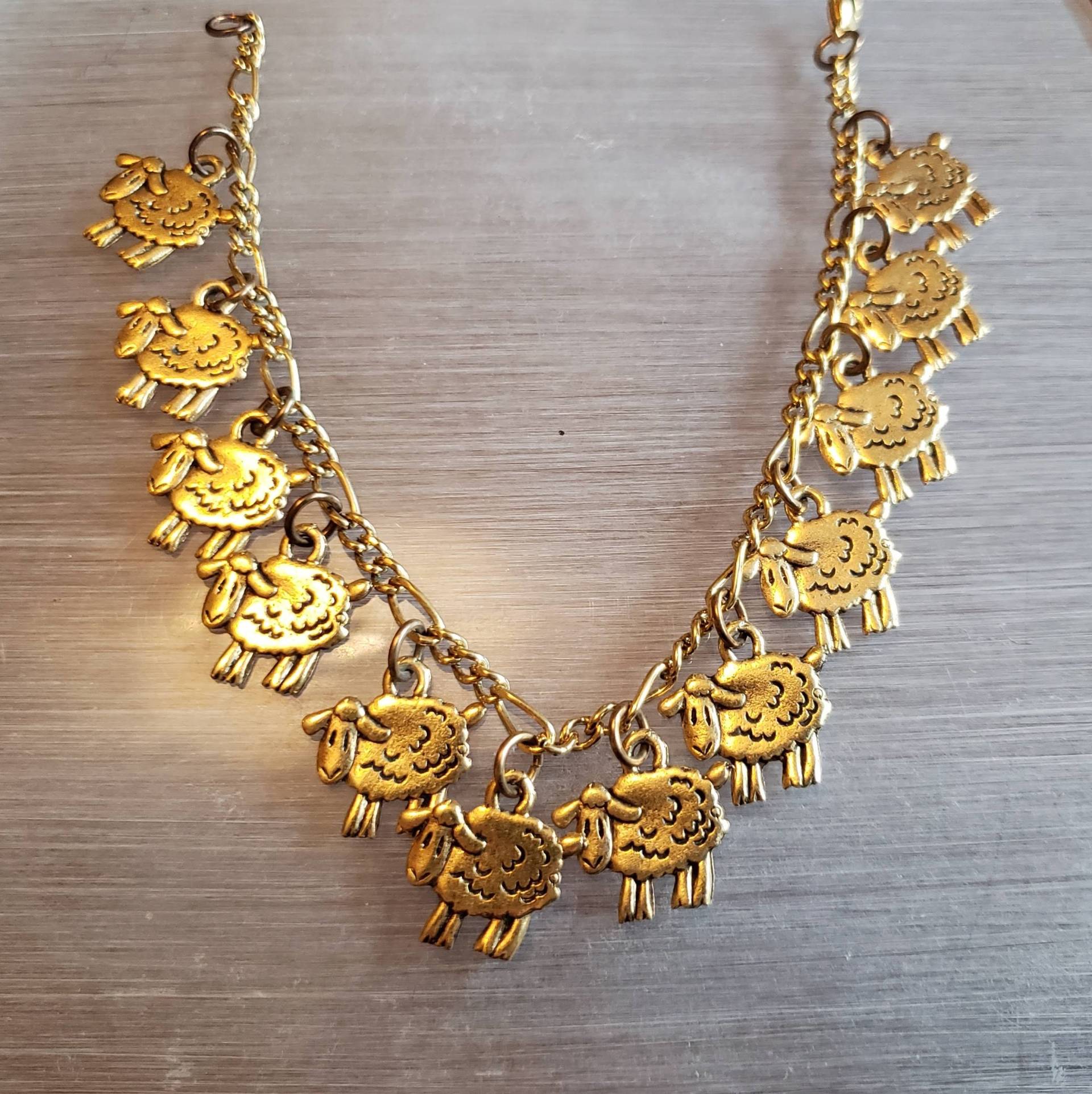 Schaf Bettelarmband Handmade Vintage Recycled Victorian Kostüm Und Modeschmuck W12 Gold Charms Versandkostenfrei Bestellbar Schaf Bettelarmband Handmade Vintage Recycled Victorian Kostüm Und Modeschmuck W12 Gold Charms Versandkostenfrei Bestellbar von handsoftimebyjudith