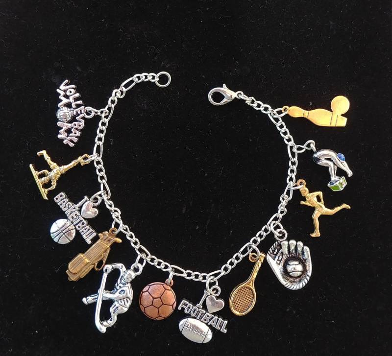 Sportarmband Handmade Vintage Recycled Up-Cycled Mode - Und Kostümschmuck Mit 12 Verschiedenen Einzigartigen Charms. Verbringen Sie 35 Erhalten Sportarmband Handmade Vintage Recycled Up-Cycled Mode - Und Kostümschmuck Mit 12 Verschiedenen Einzigartigen Charms. Verbringen Sie 35 Erhalten von handsoftimebyjudith