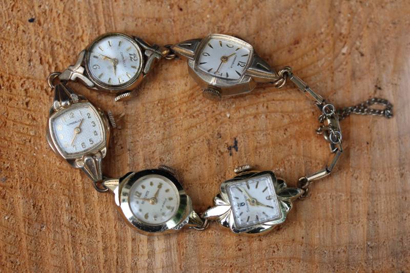 Uhrenarmband Handmade Mit Damen-Aufzugsuhren, Die Nicht Funktionieren, Aus Den 1940Er Bis 1950Er Jahren Victorian Vintage Recycled Einzigartig Uhrenarmband Handmade Mit Damen-Aufzugsuhren, Die Nicht Funktionieren, Aus Den 1940Er Bis 1950Er Jahren Victorian Vintage Recycled Einzigartig von handsoftimebyjudith