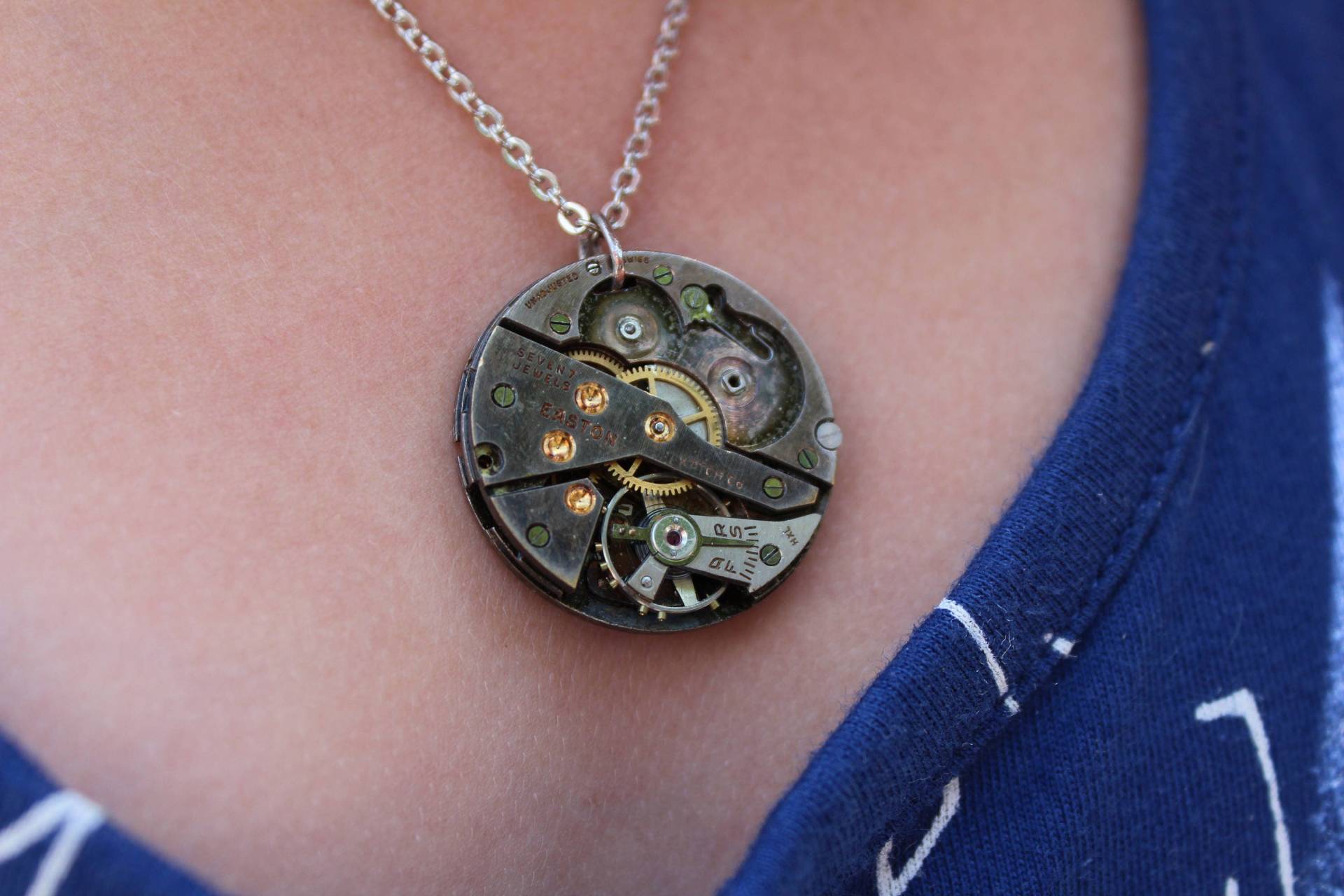 steampunk Halskette Handgemacht Uhrwerk Anhänger Medaillon Viktorianisch Recycelt Vintage Mode Modeschmuck Mit Gold Rädern steampunk Halskette Handgemacht Uhrwerk Anhänger Medaillon Viktorianisch Recycelt Vintage Mode Modeschmuck Mit Gold Rädern von handsoftimebyjudith