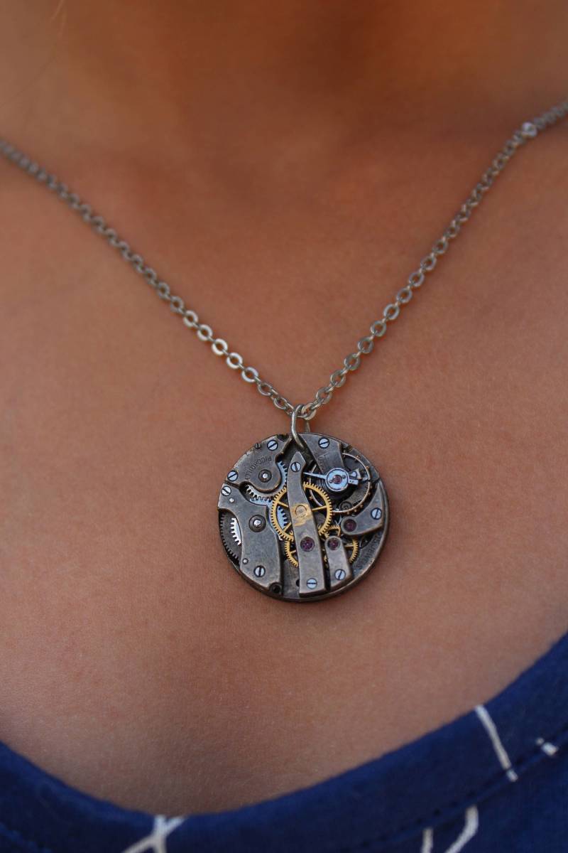 steampunk Uhrwerk Kettenanhänger Handgemachter Vintage Viktorianisch Recycelt Upcycled Mode - Und Modeschmuck Mit Freiliegenden Zahnrädern steampunk Uhrwerk Kettenanhänger Handgemachter Vintage Viktorianisch Recycelt Upcycled Mode - Und Modeschmuck Mit Freiliegenden Zahnrädern von handsoftimebyjudith