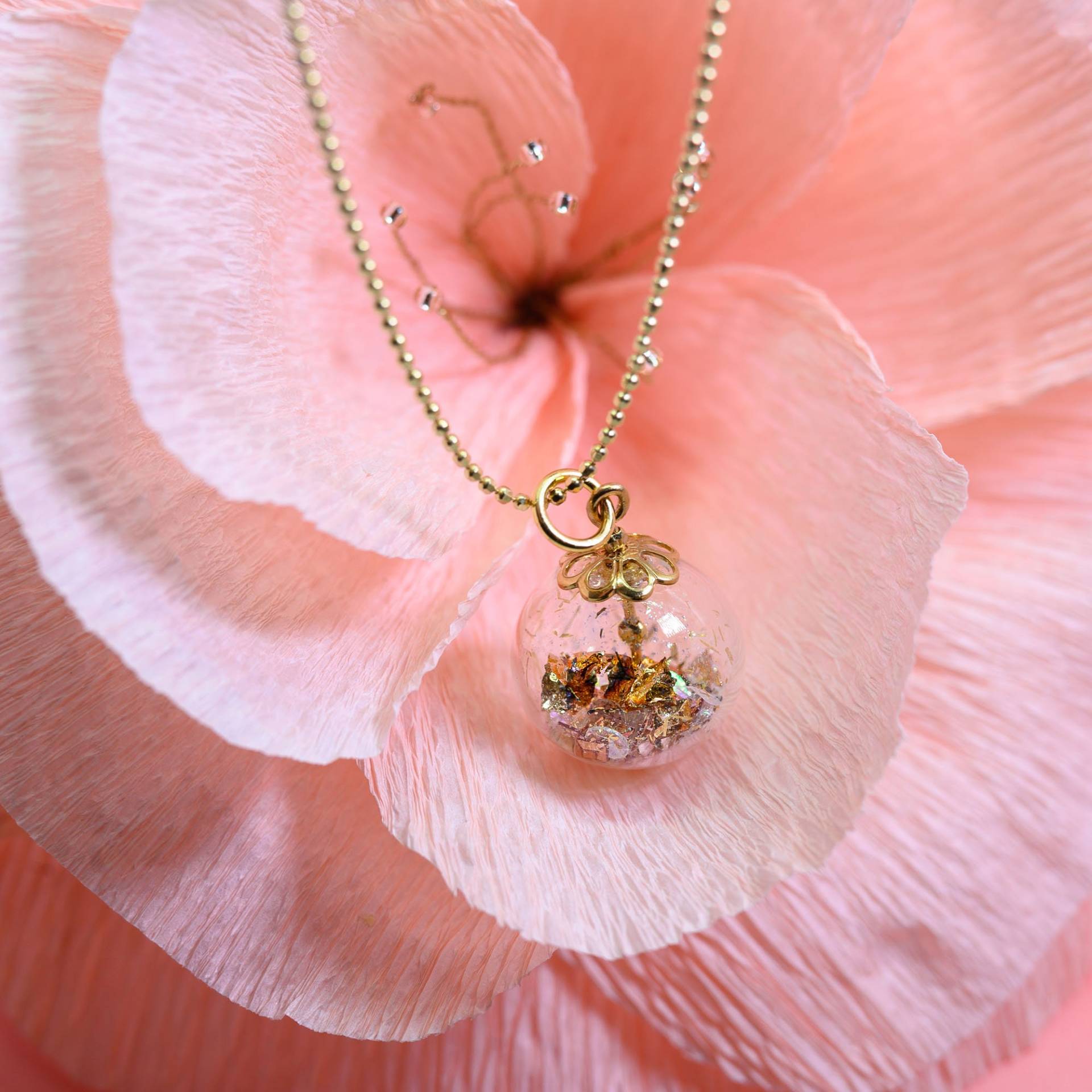 Glitterball - Glaskugel Kette Mit Glitzerndem Inhalt | Pailletten, Strasssteine, Glitter Pigmente, Blattgold Usw. Von Handvollendet Glitterball - Glaskugel Kette Mit Glitzerndem Inhalt | Pailletten, Strasssteine, Glitter Pigmente, Blattgold Usw. Von Handvollendet von handvollendet