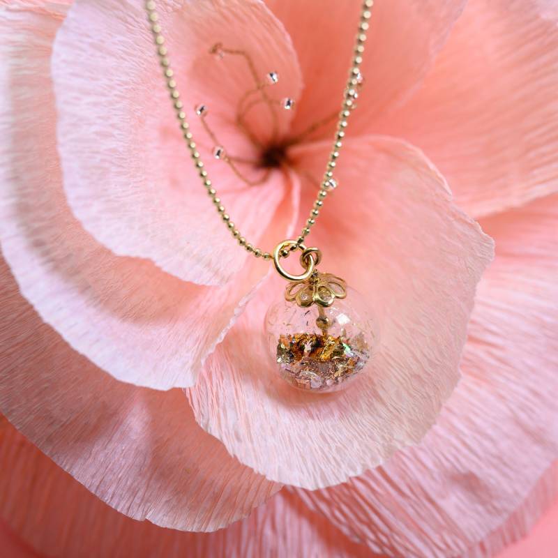 Glitterball - Glaskugel Kette Mit Glitzerndem Inhalt | Pailletten, Strasssteine, Glitter Pigmente, Blattgold Usw. Von Handvollendet von handvollendet