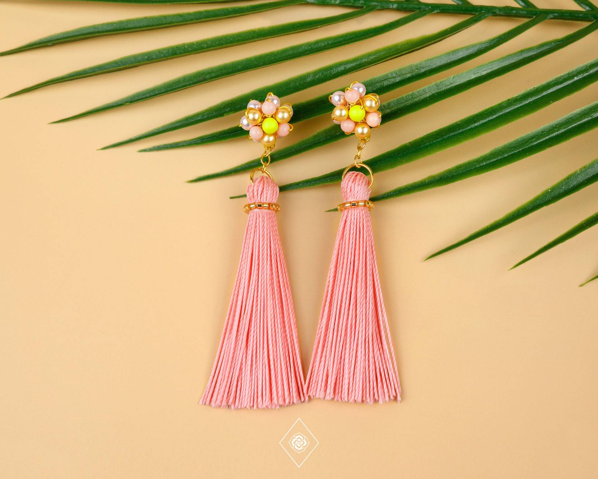 Perlenblume in Pastell-Neon Mit Quaste - Ohrstecker Von Handvollendet Perlenblume in Pastell-Neon Mit Quaste - Ohrstecker Von Handvollendet von handvollendet
