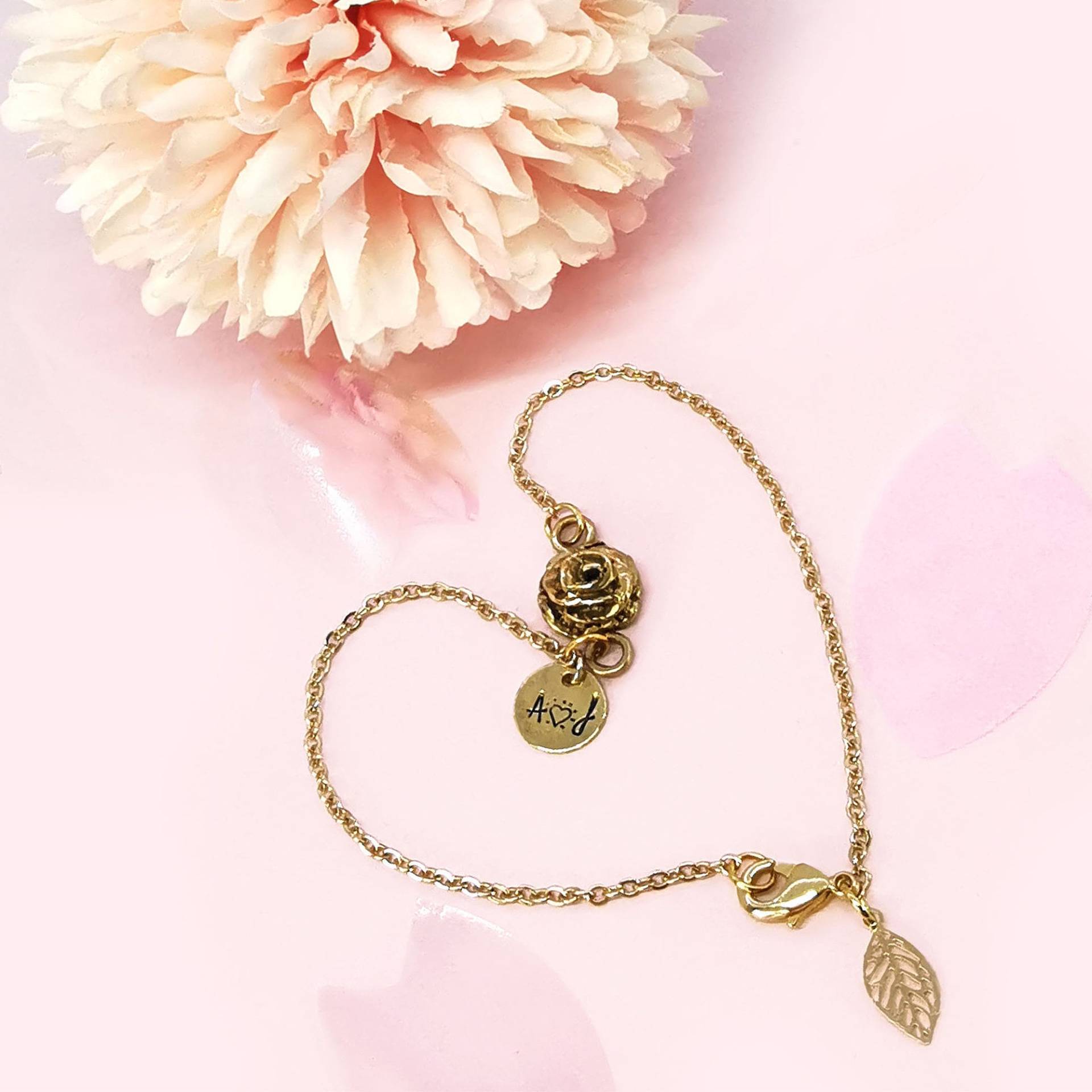 Personalisiertes Armband Mit Rose Personalisiertes Armband Mit Rose von handvollendet