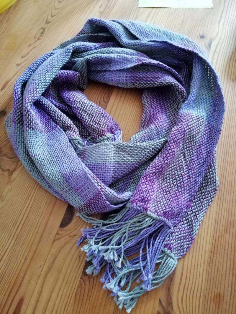 Handgewebter Schal Aus Schurwolle Und Baumwolle, Webschal Mit Fransen, Lila Lichtgrau, Viel Sorgfalt Gewebt Nach Eigenem Entwurf Handgewebter Schal Aus Schurwolle Und Baumwolle, Webschal Mit Fransen, Lila Lichtgrau, Viel Sorgfalt Gewebt Nach Eigenem Entwurf von handwovenbybros