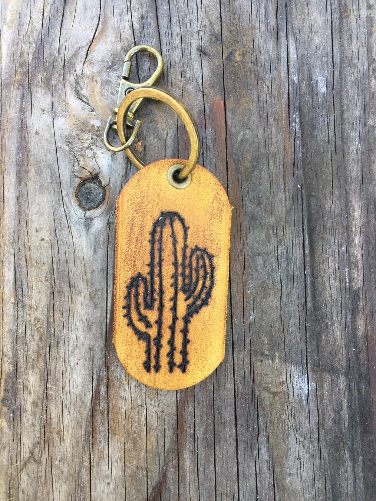 Kaktus Leder Schlüsselanhänger, Saguro Sukkulenten Schlüsselring, Leder, Upcycling, Handycraftedgoods Kaktus Leder Schlüsselanhänger, Saguro Sukkulenten Schlüsselring, Leder, Upcycling, Handycraftedgoods von handycraftedgoods