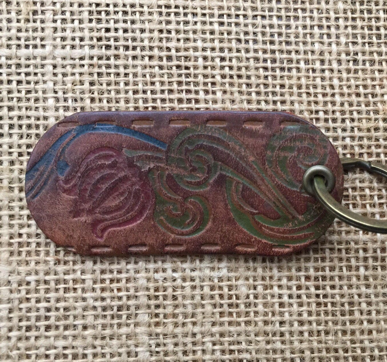 Floral Geprägter Leder Schlüsselanhänger Upcycled Vintage Gürtel, Boho Schlüsselanhänger Floral Geprägter Leder Schlüsselanhänger Upcycled Vintage Gürtel, Boho Schlüsselanhänger von handycraftedgoods