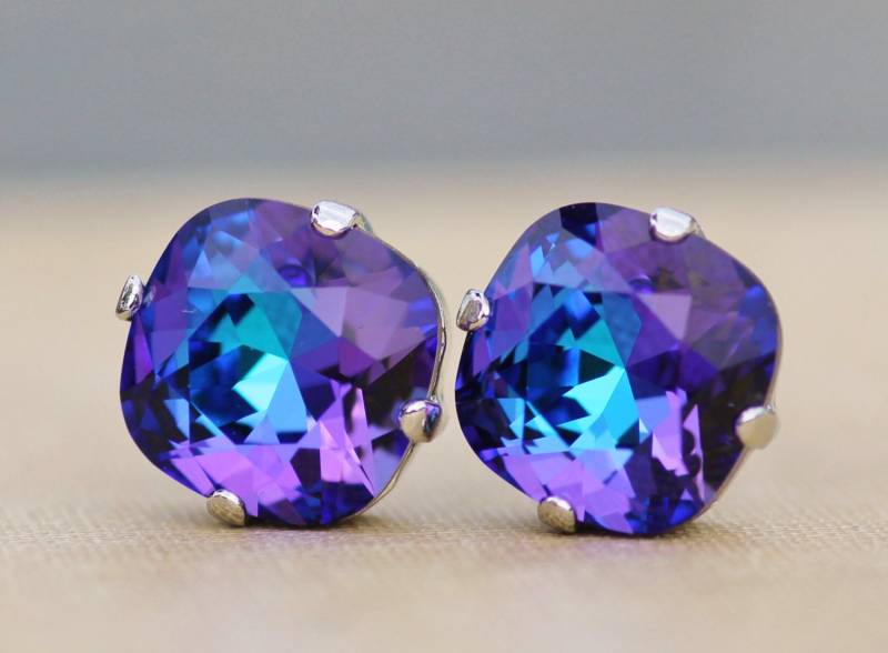 Fast Gegangen Blau Lila Heliotrop Kissen Ohrstecker, Swarovski Strass Silber Seltene Farbe, Regenbogen, Juwel Ton, 12 Mm Große Ohrstecker von hangingbyathread1